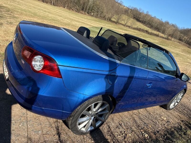 Blau Gebraucht 2010 VW Eos Sport Cabrio | 12.500 € - Bild 1/4