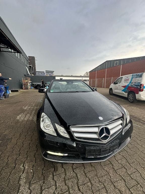 Gebraucht Mercedes E220 Elegance 170 PS (125 kW) 2012 Schwarz Cabrio