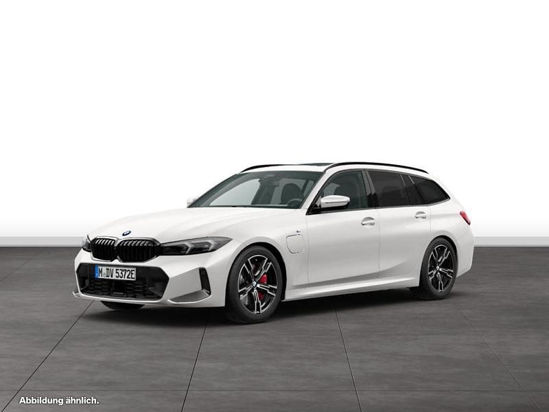 Weiß Gebraucht 2024 BMW 330e M Sport Kombi | 51.300 € (Teuer) - Bild 1/4