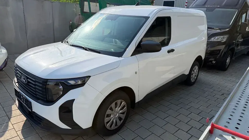 Gebraucht Ford Transit 99 PS (72 kW) 2025 Weiß Van / Kleinbus