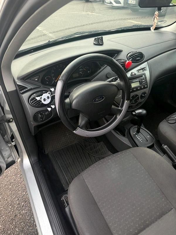 Usata Ford Focus 101 CV (74 kW) 2004 Argento Utilitaria