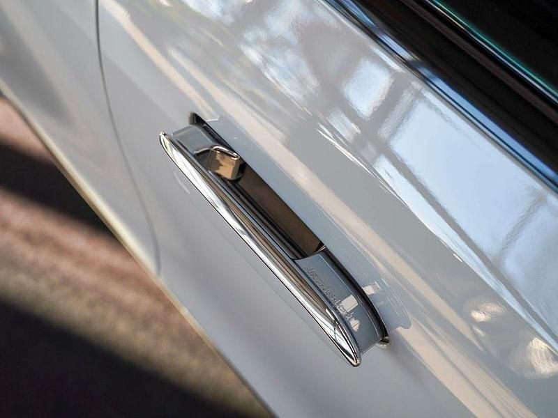 Gebraucht Mercedes E300 AMG line 197 PS (144 kW) 2024 Grau Limousine