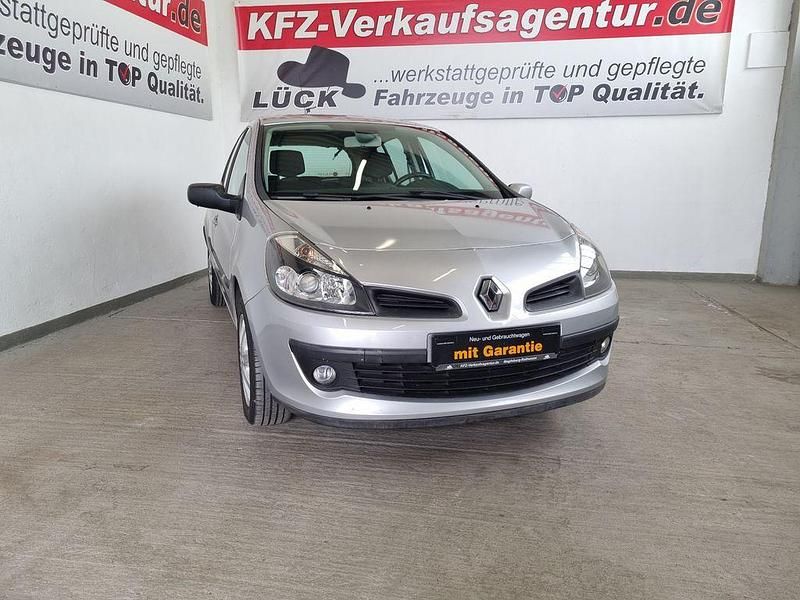 Grau Gebraucht 2006 Renault Clio III Dynamique Limousine | 3.480 € (Fairer Preis) - Bild 1/4