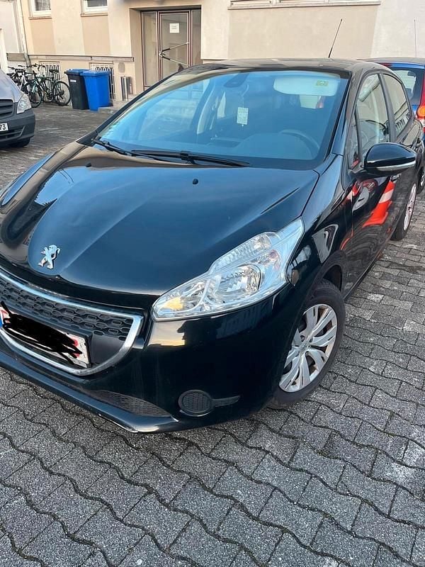 Gebraucht Peugeot 208 69 PS (50 kW) 2015 Schwarz Kleinwagen
