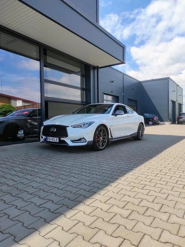 Weiß Gebraucht 2017 Infiniti Q60 Sport Tech Coupé | 26.500 € - Bild 1/4