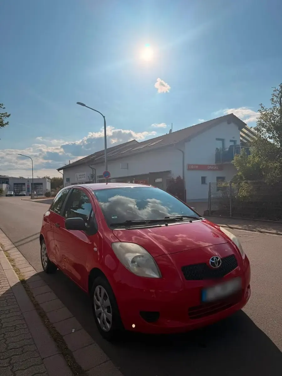 Gebraucht Toyota Yaris 69 PS (50 kW) 2007 Rot Kleinwagen