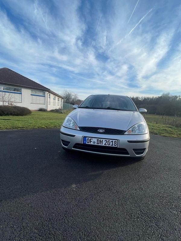 Grau Gebraucht 2004 Ford Focus Viva Kombi | 1.500 € (Fairer Preis) - Bild 1/4