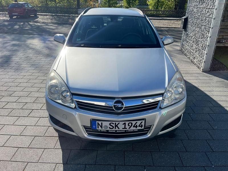 Second-hand Opel Astra Edition 101 CP (74 kW) 2009 Argintiu Berlinǎ
