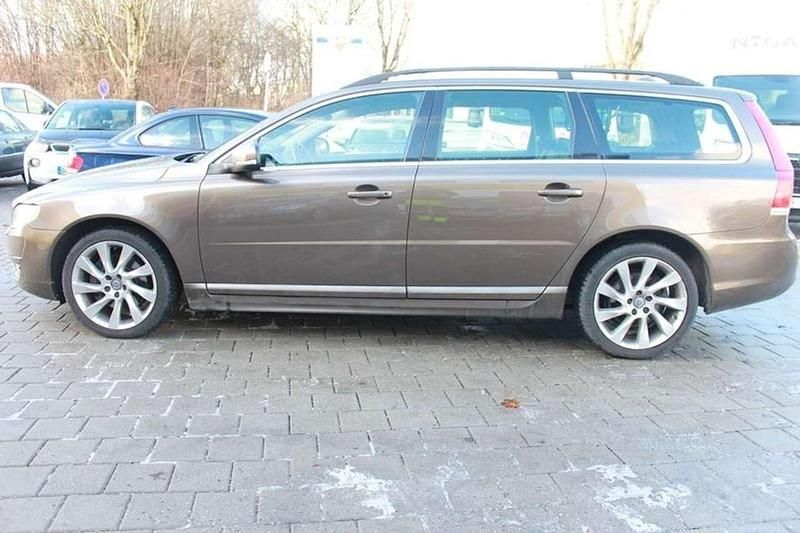 Gebraucht Volvo V70 Momentum 163 PS (119 kW) 2015 Braun Kombi