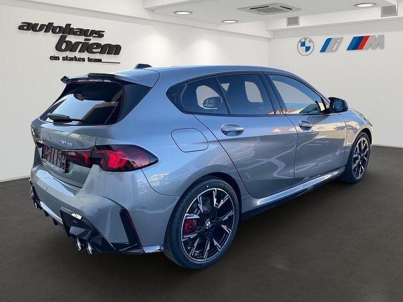Neu BMW M135 Performance 300 PS (220 kW) 2026 Grau Kleinwagen