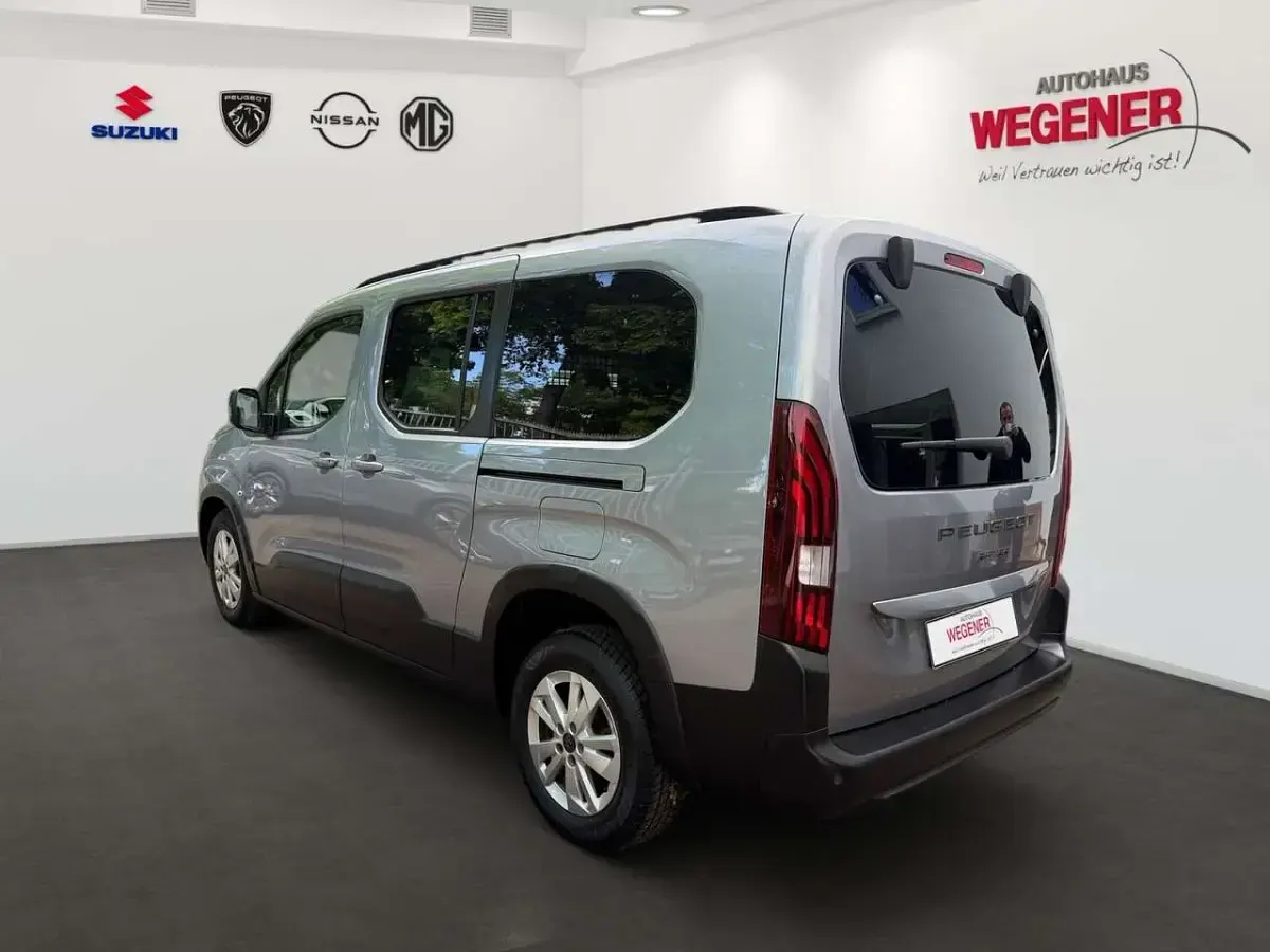 Gebraucht Peugeot Rifter Allure 131 PS (96 kW) 2024 Silber Van / Kleinbus