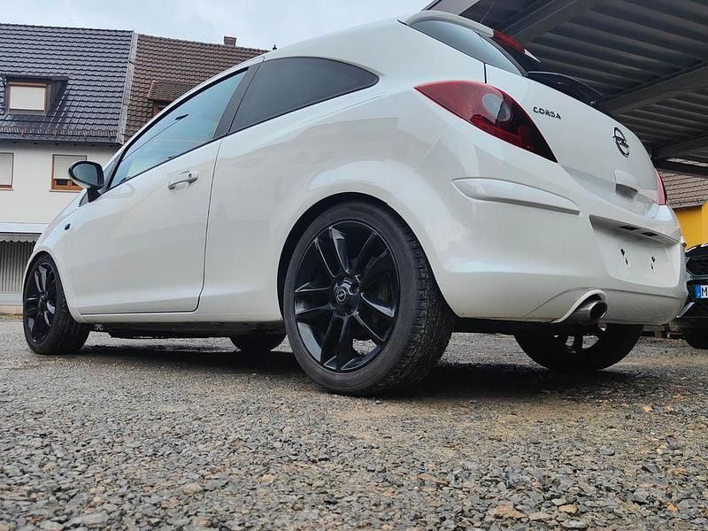 Gebraucht Opel Corsa Color Edition 87 PS (63 kW) 2011 Weiß Kleinwagen