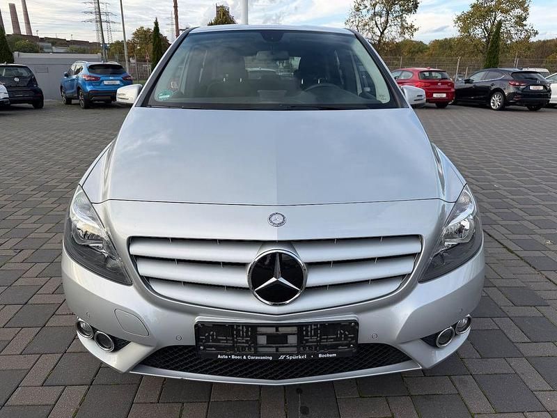 Silber Gebraucht 2014 Mercedes B180 Van / Kleinbus | 8.790 € (Guter Preis) - Bild 1/4