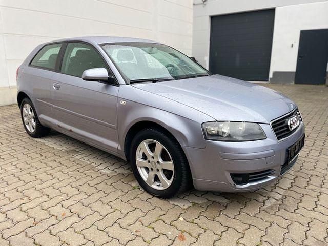 Gebraucht Audi A3 Attraction 102 PS (75 kW) 2004 Akoyasilber Limousine