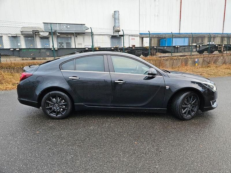 Gebraucht Opel Insignia Sport 194 PS (142 kW) 2014 Schwarz Limousine