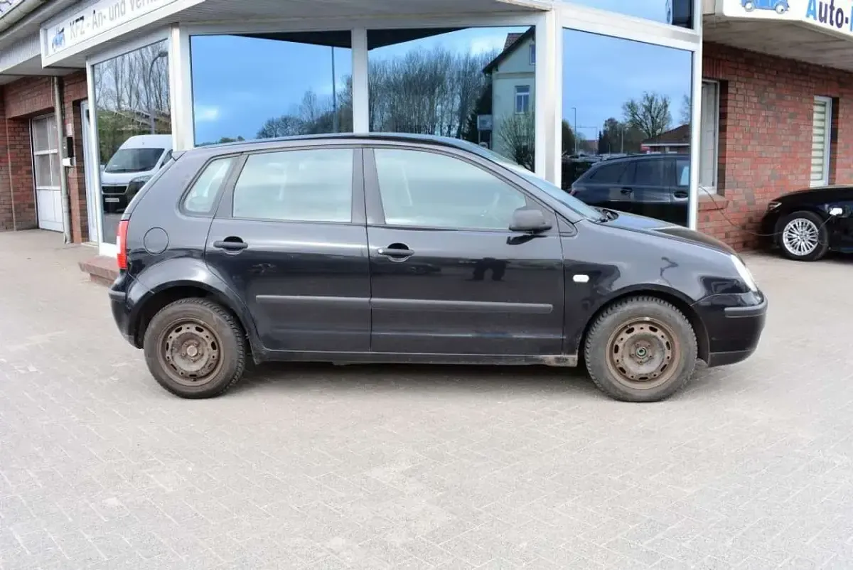 Gebraucht VW Polo Basis 64 PS (47 kW) 2003 Panther schwarz Kleinwagen