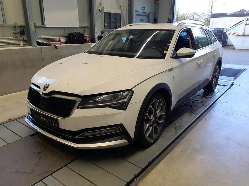 Weiß Gebraucht 2021 Skoda Superb Scout 4x4 Limousine | 16.990 € (Teuer) - Bild 1/4