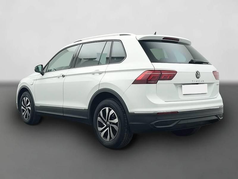 Gebraucht VW Tiguan Active 245 PS (180 kW) 2022 Weiß SUV
