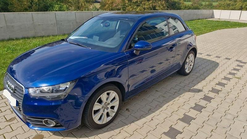Blau Gebraucht 2012 Audi A1 Sportback Ambiente Kleinwagen | 6.700 € (Fairer Preis) - Bild 1/4