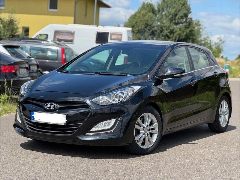 Schwarz Gebraucht 2014 Hyundai i30 Style Limousine | 8.900 € (Fairer Preis) - Bild 1/4
