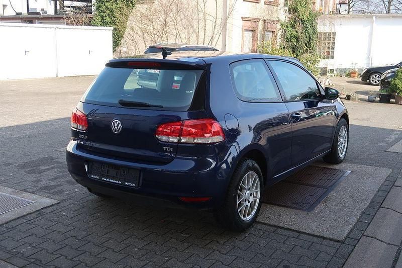 Gebraucht VW Golf VI 105 PS (77 kW) 2010 Blau Kleinwagen