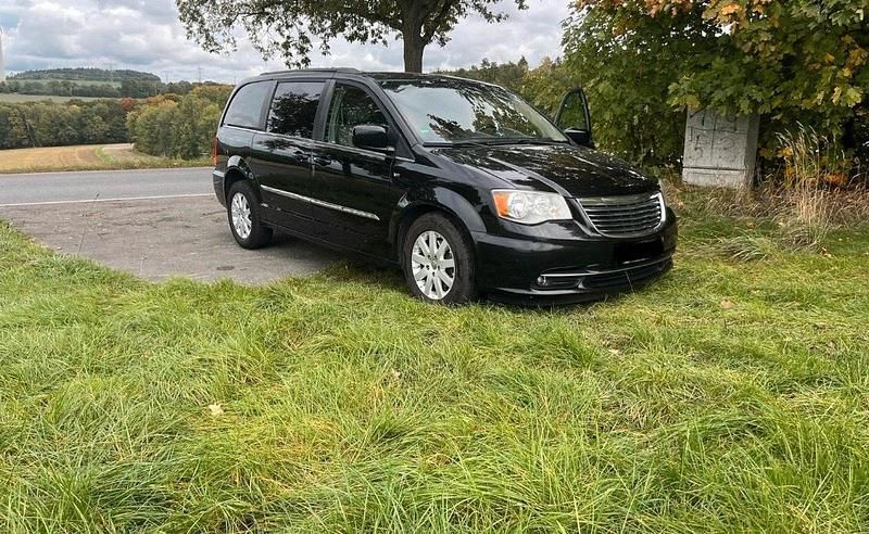Schwarz Gebraucht 2013 Chrysler Town & Country Van | 9.100 € - Bild 1/4