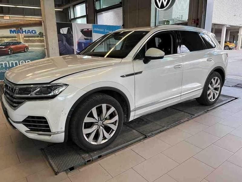Oryxweiss Gebraucht 2020 VW Touareg Elegance SUV | 37.690 € - Bild 1/4