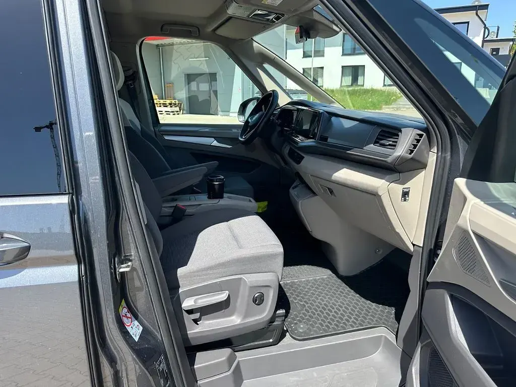 Gebraucht VW Multivan Style 150 PS (110 kW) 2022 Grau Van / Kleinbus