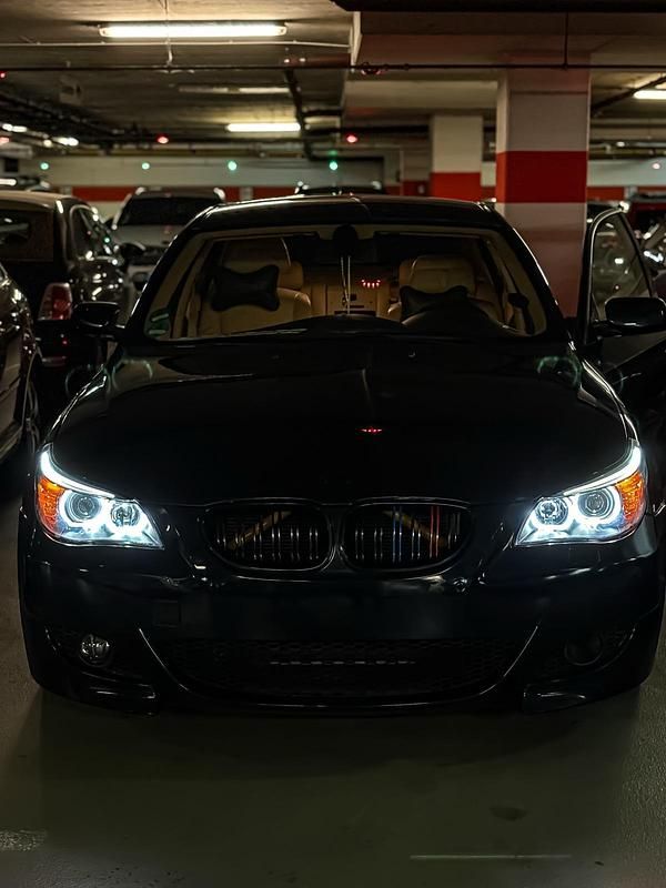 Blau Gebraucht 2004 BMW 530 M Sport Limousine | 8.200 € (Fairer Preis) - Bild 1/4