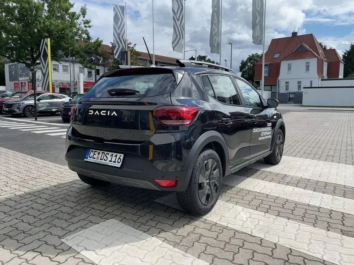 Gebraucht Dacia Sandero Expression 91 PS (66 kW) 2025 Perlmuttschwarz metallic (schwarz) (schwarz) Kleinwagen