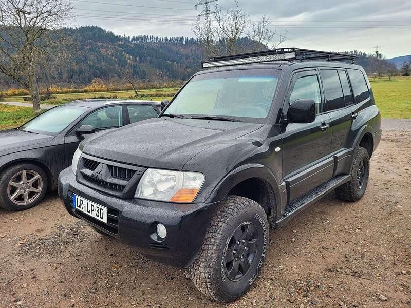 Schwarz Gebraucht 2004 Mitsubishi Pajero Edition SUV | 4.800 € (Fairer Preis) - Bild 1/4
