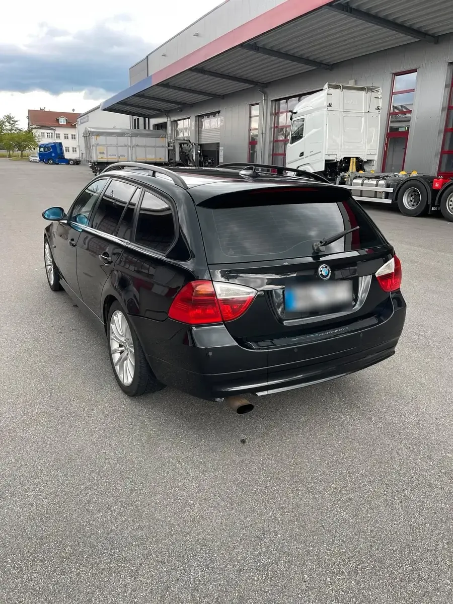 Gebraucht BMW 320 163 PS (119 kW) 2006 Schwarz Kombi