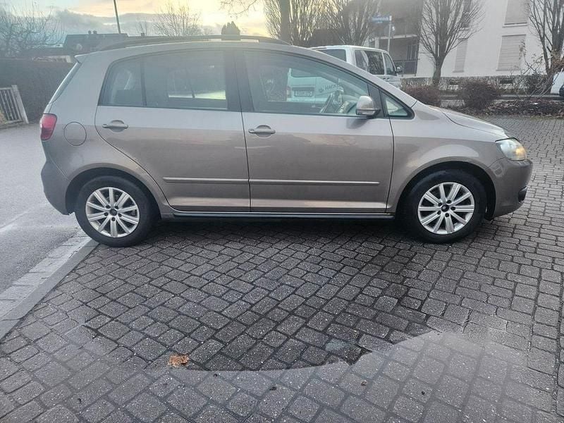 Gebraucht VW Golf Comfortline 105 PS (77 kW) 2012 Braun Limousine