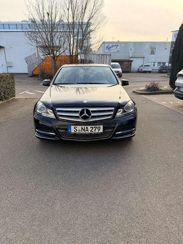 Schwarz Gebraucht 2013 Mercedes C200 Avantgarde Edition Limousine | 14.000 € (Fairer Preis) - Bild 1/4