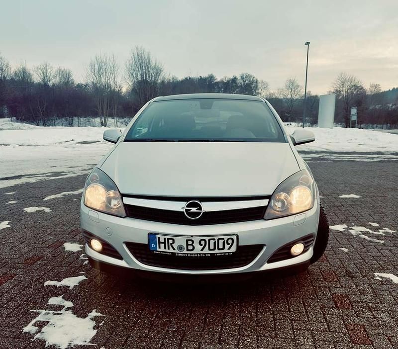 Gebraucht Opel Astra 125 PS (91 kW) 2007 Coupé