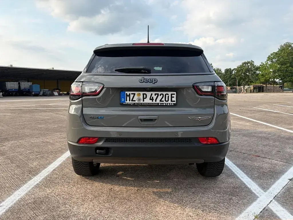 Gebraucht Jeep Compass Trailhawk 241 PS (177 kW) 2021 Grau SUV