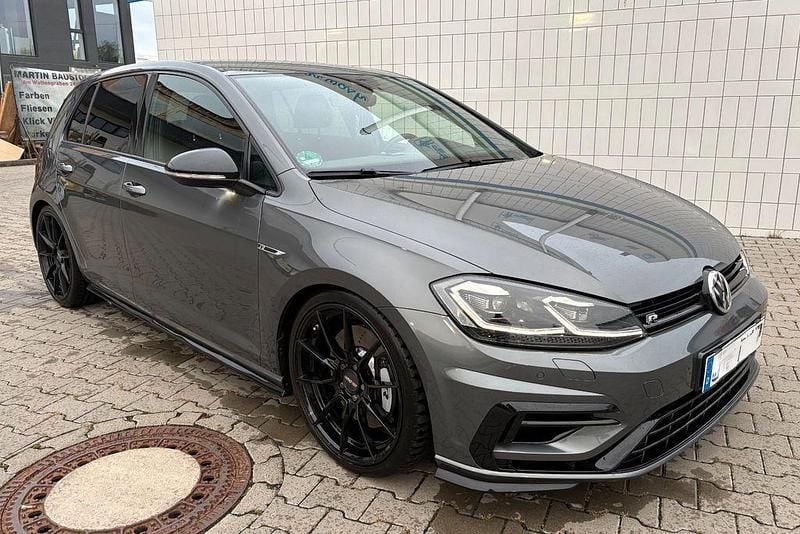Grau Gebraucht 2017 VW Golf VII R Limousine | 25.100 € (Fairer Preis) - Bild 1/4