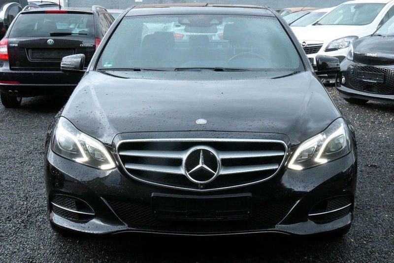 Schwarz Gebraucht 2015 Mercedes E300 Limousine | 17.800 € (Fairer Preis) - Bild 1/4