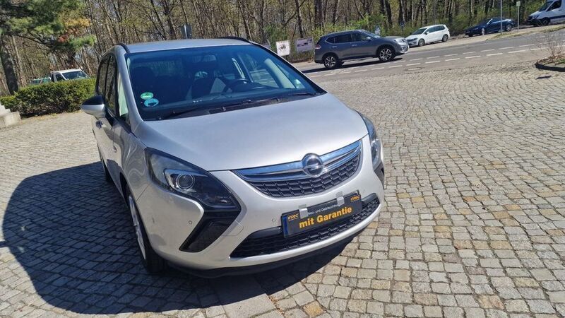 Silber Gebraucht 2012 Opel Zafira Tourer Van / Kleinbus | 8.900 € (Fairer Preis) - Bild 1/4