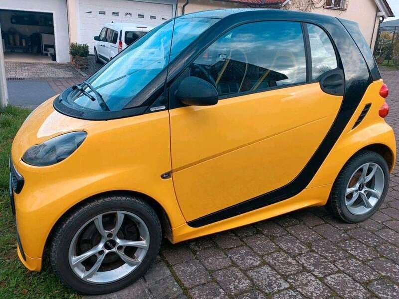 Gelb Gebraucht 2013 Smart ForTwo Coupé Coupé | 7.900 € (Teuer) - Bild 1/4