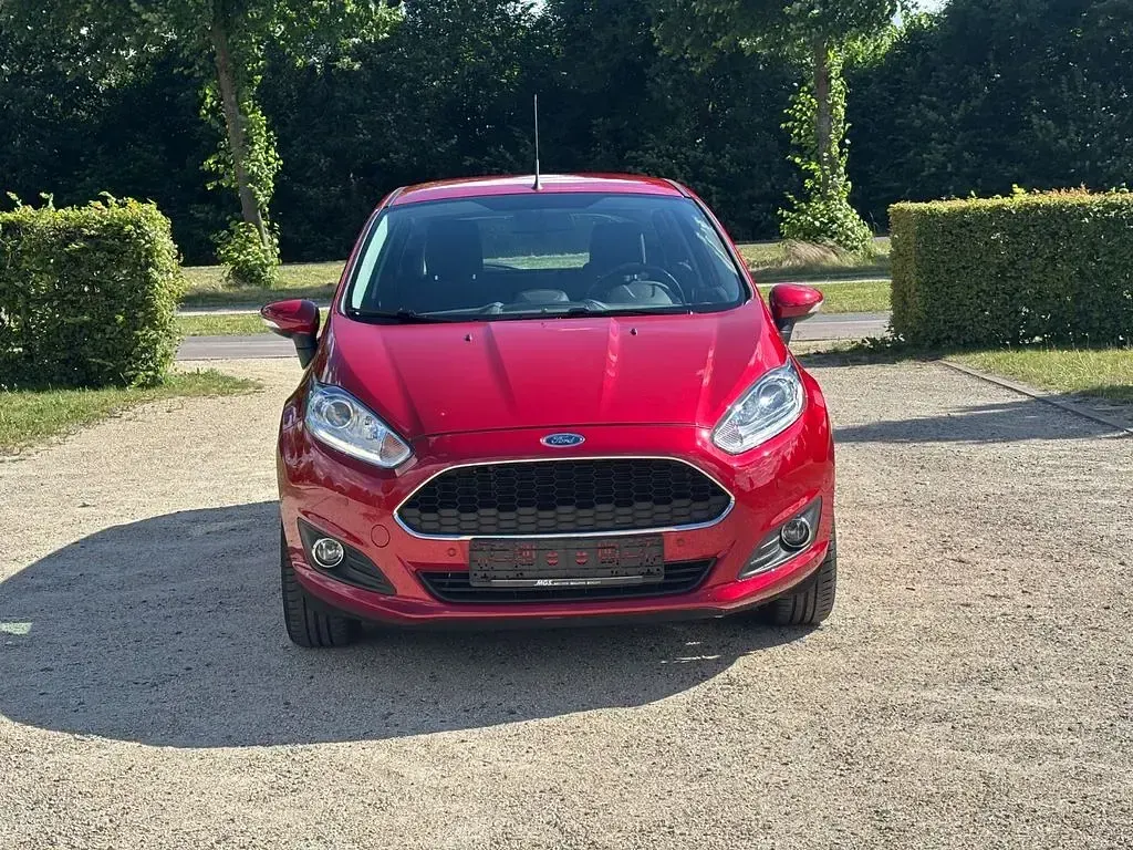 Gebraucht Ford Fiesta Celebration 82 PS (60 kW) 2017 Rot Kleinwagen