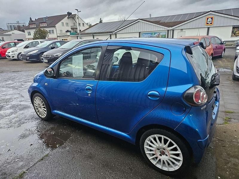 Gebraucht Toyota Aygo Cool 68 PS (50 kW) 2010 Blue metallic Kleinwagen