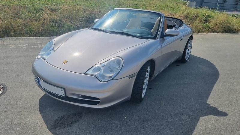Silber Gebraucht 2003 Porsche 911 Carrera 4 Cabriolet Cabrio | 29.800 € (Etwas zu teuer) - Bild 1/4