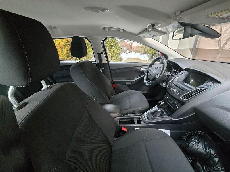 Gebraucht Ford Focus 120 PS (88 kW) 2017 Rot Limousine