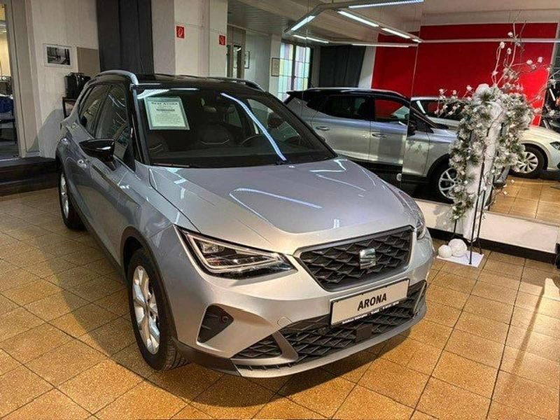 "urban" silber Gebraucht 2024 Seat Arona FR SUV | 21.900 € (Fairer Preis) - Bild 1/4