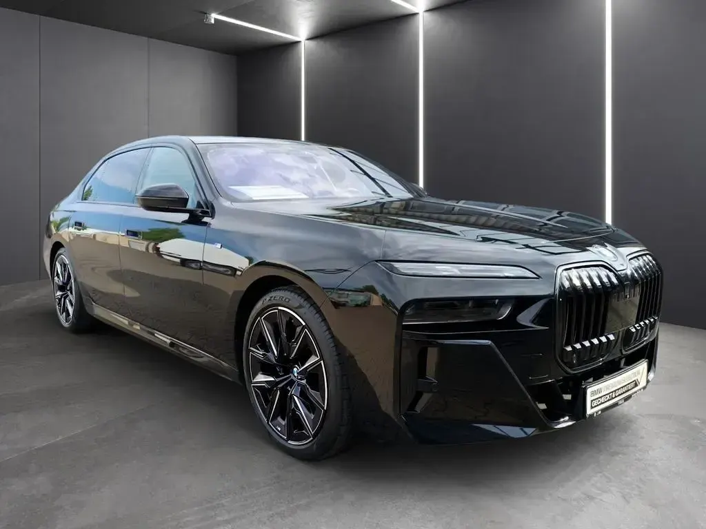 Gebraucht BMW 740 M Sport 299 PS (219 kW) 2024 Schwarz Limousine