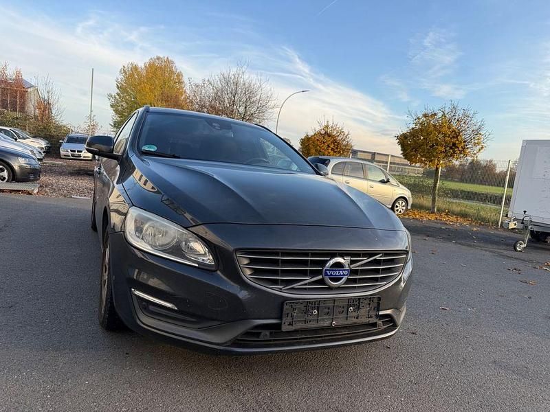 Grau Gebraucht 2013 Volvo V60 Kinetic Kombi | 4.450 € (Fairer Preis) - Bild 1/4
