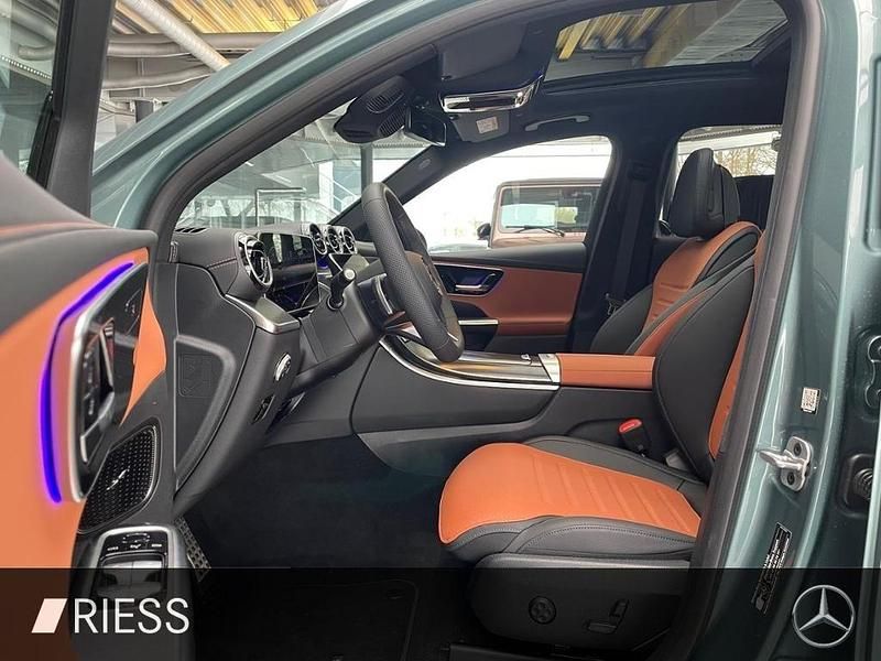 Gebraucht Mercedes GLC450 AMG line 367 PS (269 kW) 2026 Metalliclack verdesilber SUV