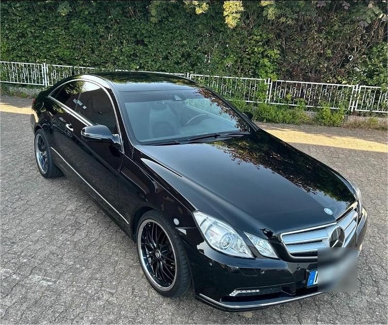 Gebraucht Mercedes E250 204 PS (150 kW) 2009 Schwarz Coupé