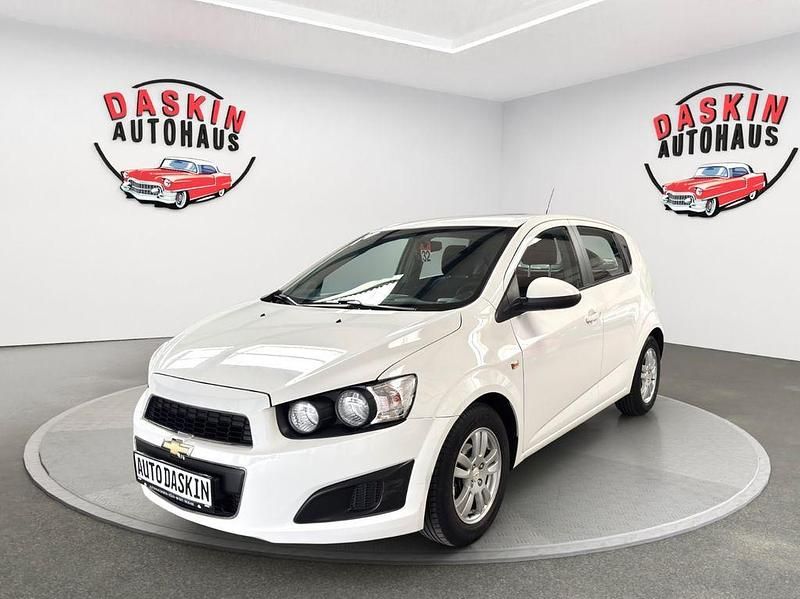 Gebraucht Chevrolet Aveo LT 101 PS (74 kW) 2011 Weiß Kleinwagen